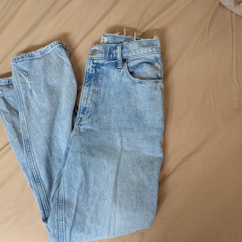 Abercrombie Curve Love The 90s Straight High Light Wash Frayed Hem Blue Jeans - Picture 4 of 10